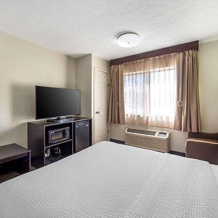 Sleep Inn & Suites Salina I-135 Екстериор снимка