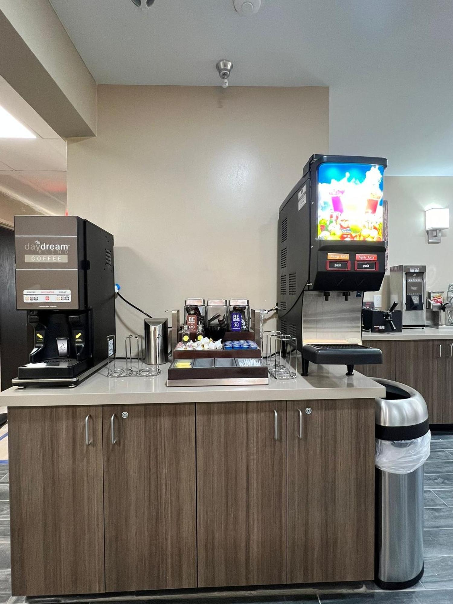 Sleep Inn & Suites Salina I-135 Екстериор снимка