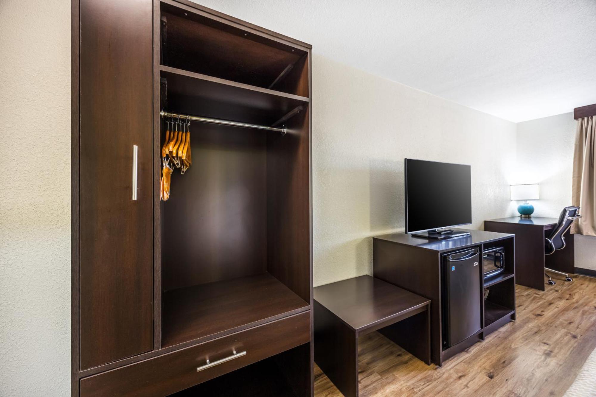 Sleep Inn & Suites Salina I-135 Екстериор снимка