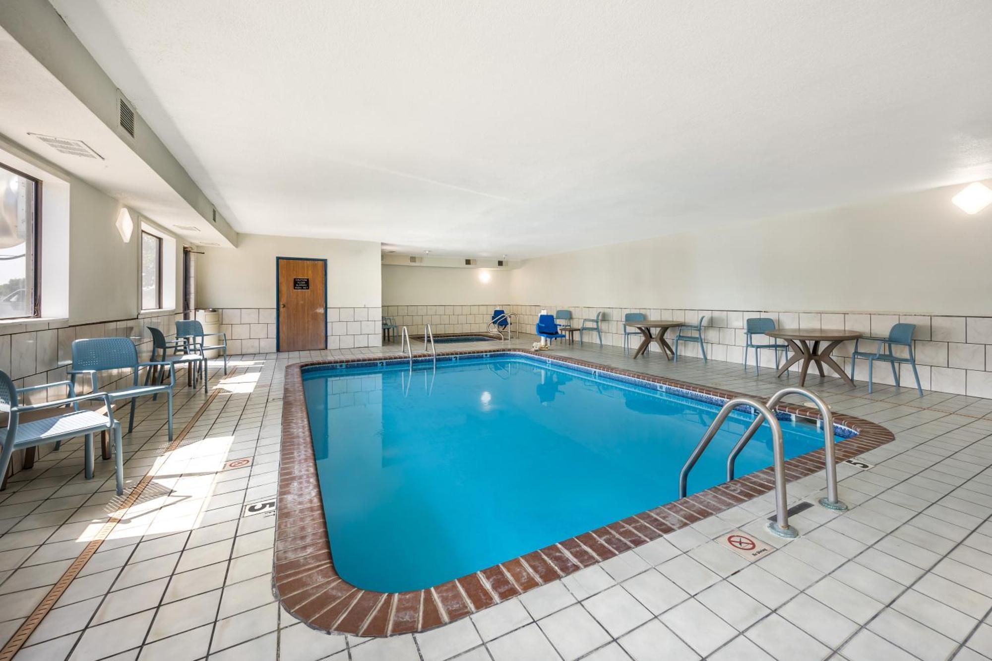 Sleep Inn & Suites Salina I-135 Екстериор снимка