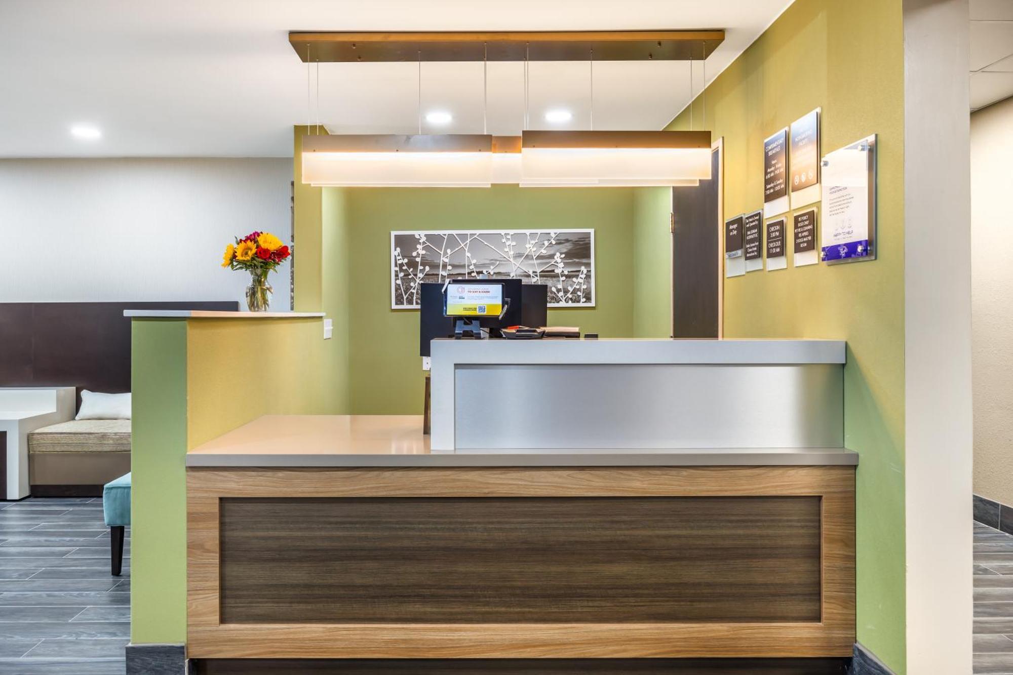 Sleep Inn & Suites Salina I-135 Екстериор снимка