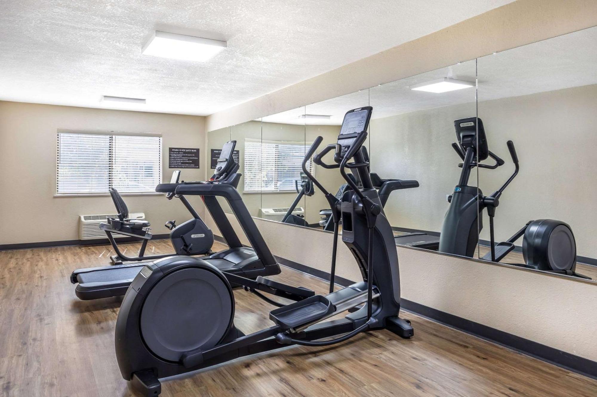 Sleep Inn & Suites Salina I-135 Екстериор снимка