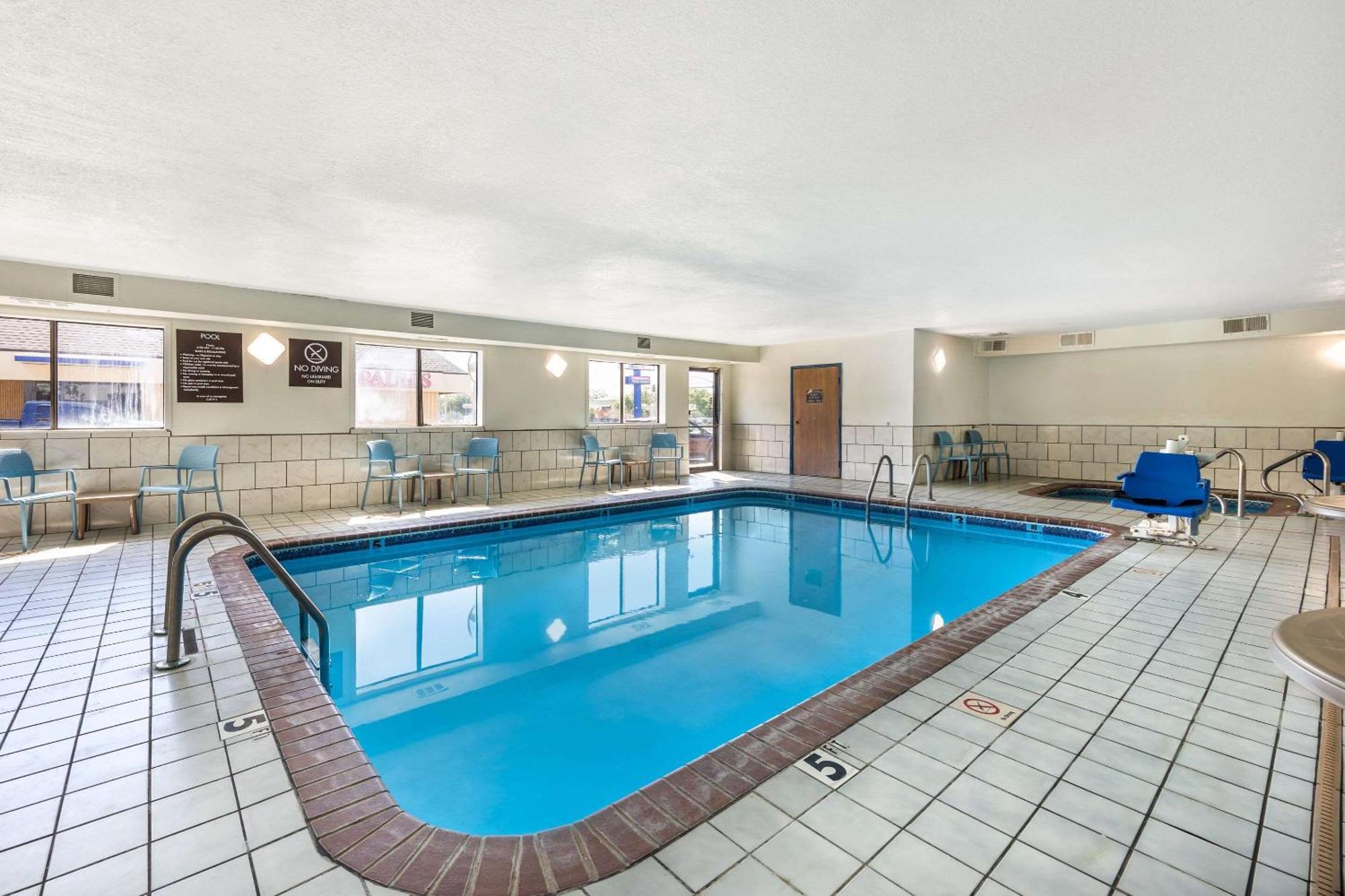 Sleep Inn & Suites Salina I-135 Екстериор снимка